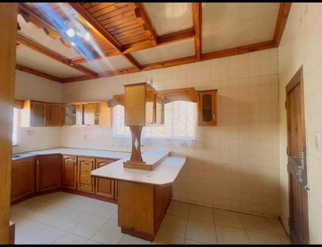 2 BEDROOM HOUSE FOR SALE IN DIEPKLOOF